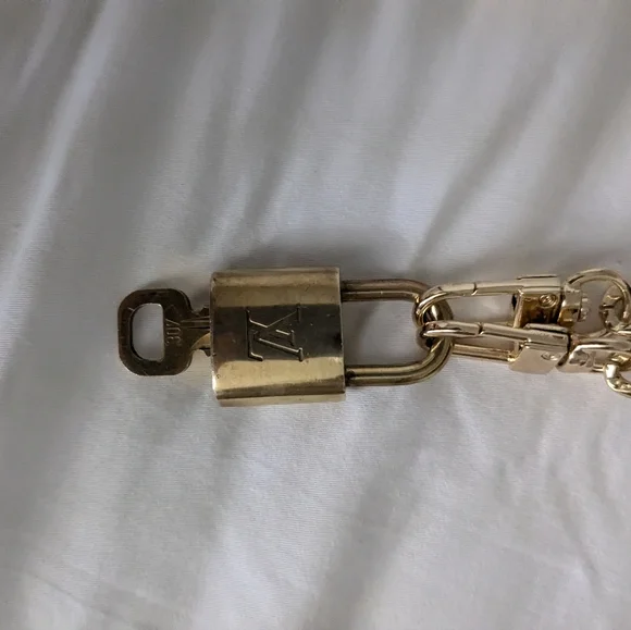 Louis Vuitton Lock, key and chain - Picture 7 of 8